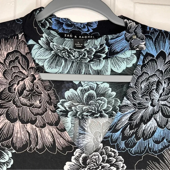 Zac & Rachel Black Light Weight Floral Print Choker Neck Blouse Size L - Picture 3 of 4